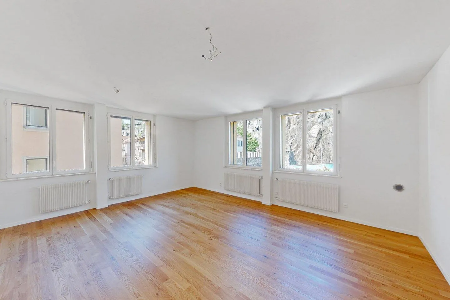 Bright office with a view of Piazza del Sole - the first two rents are free! - Photo 6 of 7