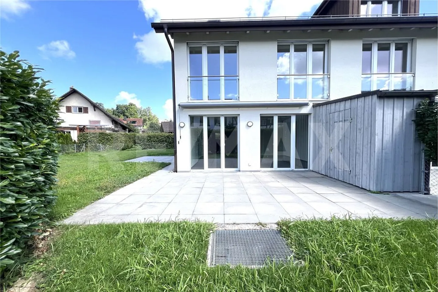Modern terraced corner house in as-new condition - Photo 2 of 11