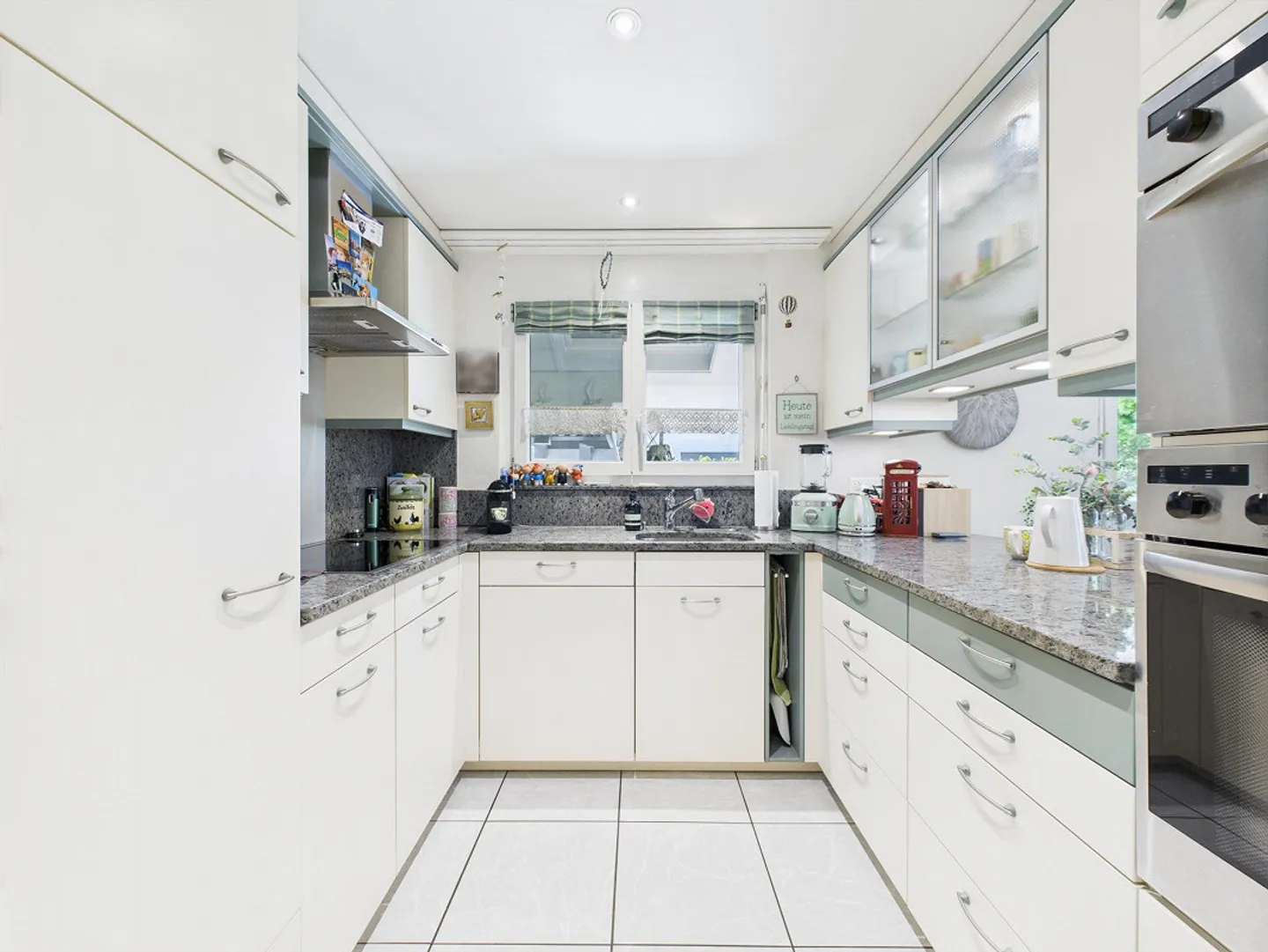 Spacious half of a house in a quiet residential area with excellent access to the city center - Photo 8 of 10