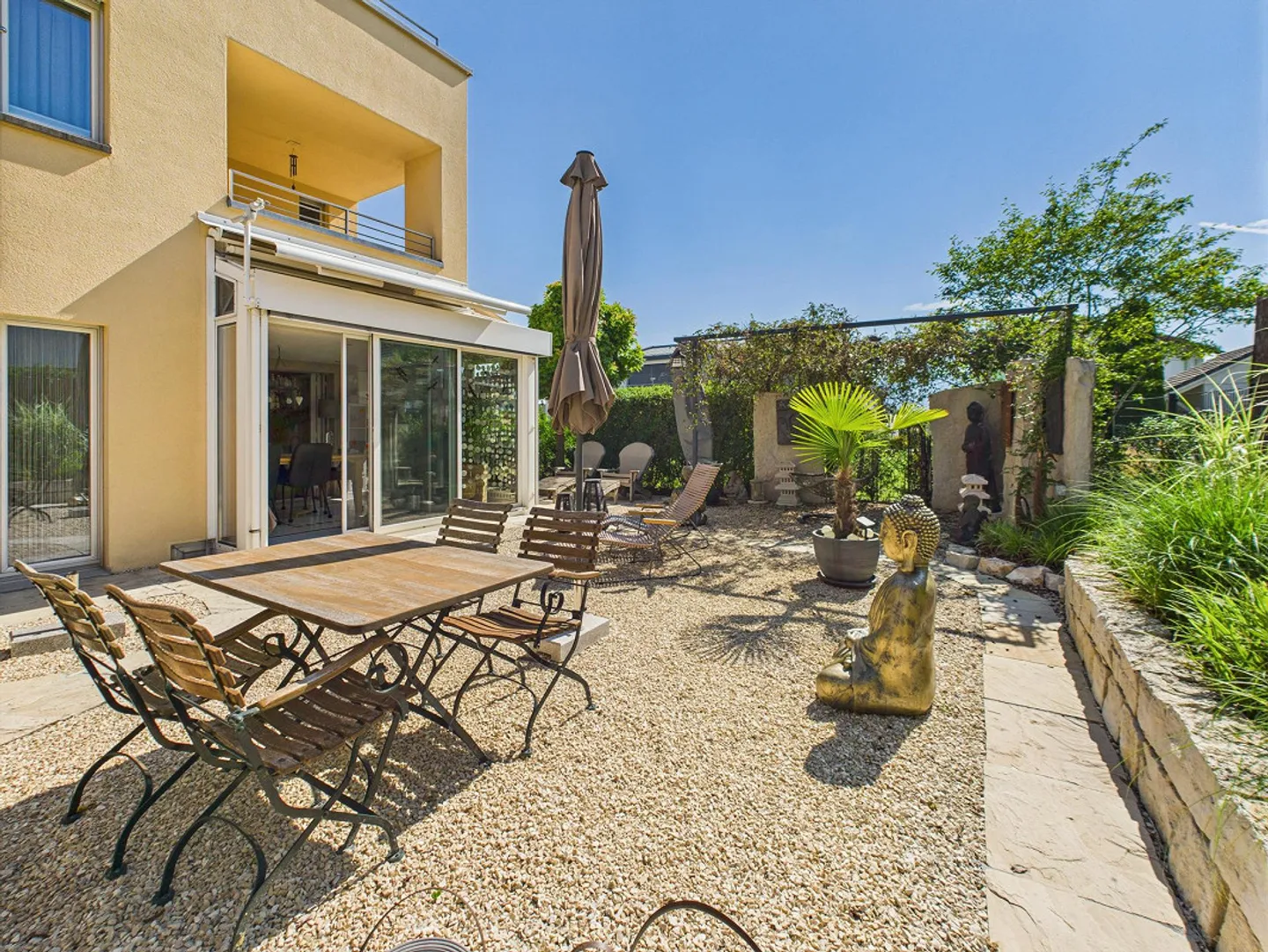 Spacious half of a house in a quiet residential area with excellent access to the city center - Photo 2 of 10