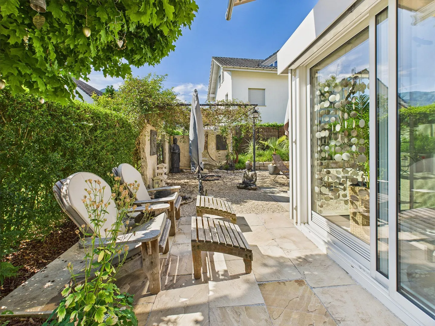 Spacious half of a house in a quiet residential area with excellent access to the city center - Photo 3 of 10