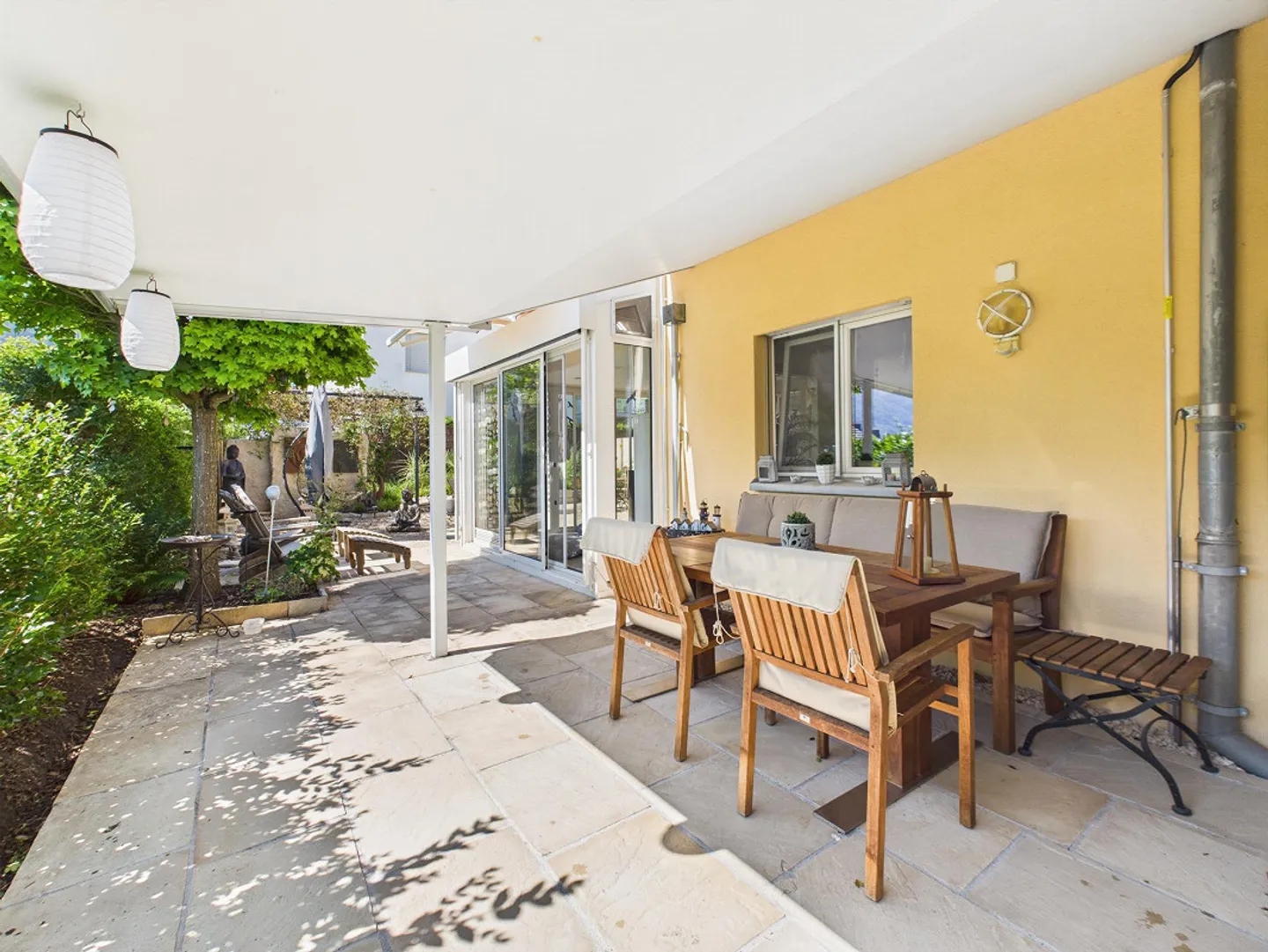 Spacious half of a house in a quiet residential area with excellent access to the city center - Photo 4 of 10