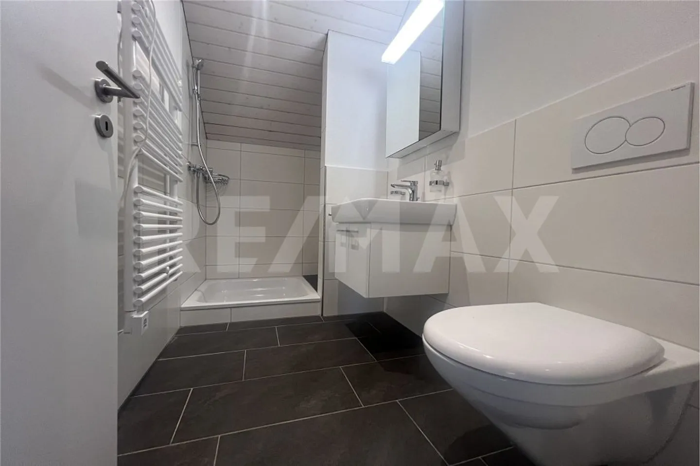 Modern terraced corner house in as-new condition - Photo 10 of 11