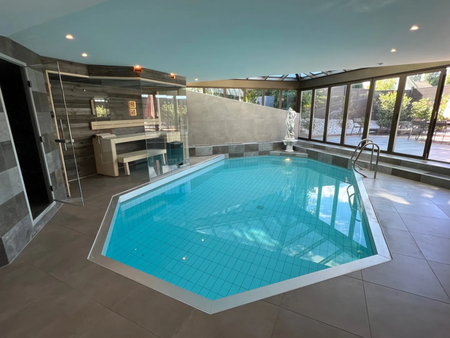 Wunderschöne Waadt-Villa 9,5 Zimmer 280 m2 sehr hell Pool und Spa - Foto 12 von 13