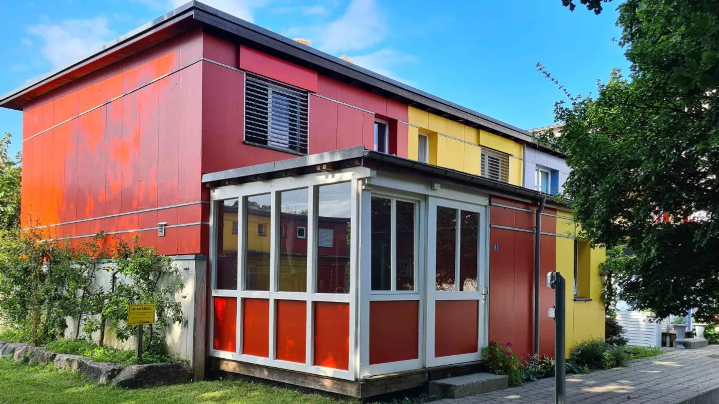 Grande Casa in un Quartiere Familiare Ideale - Foto 1 di 2