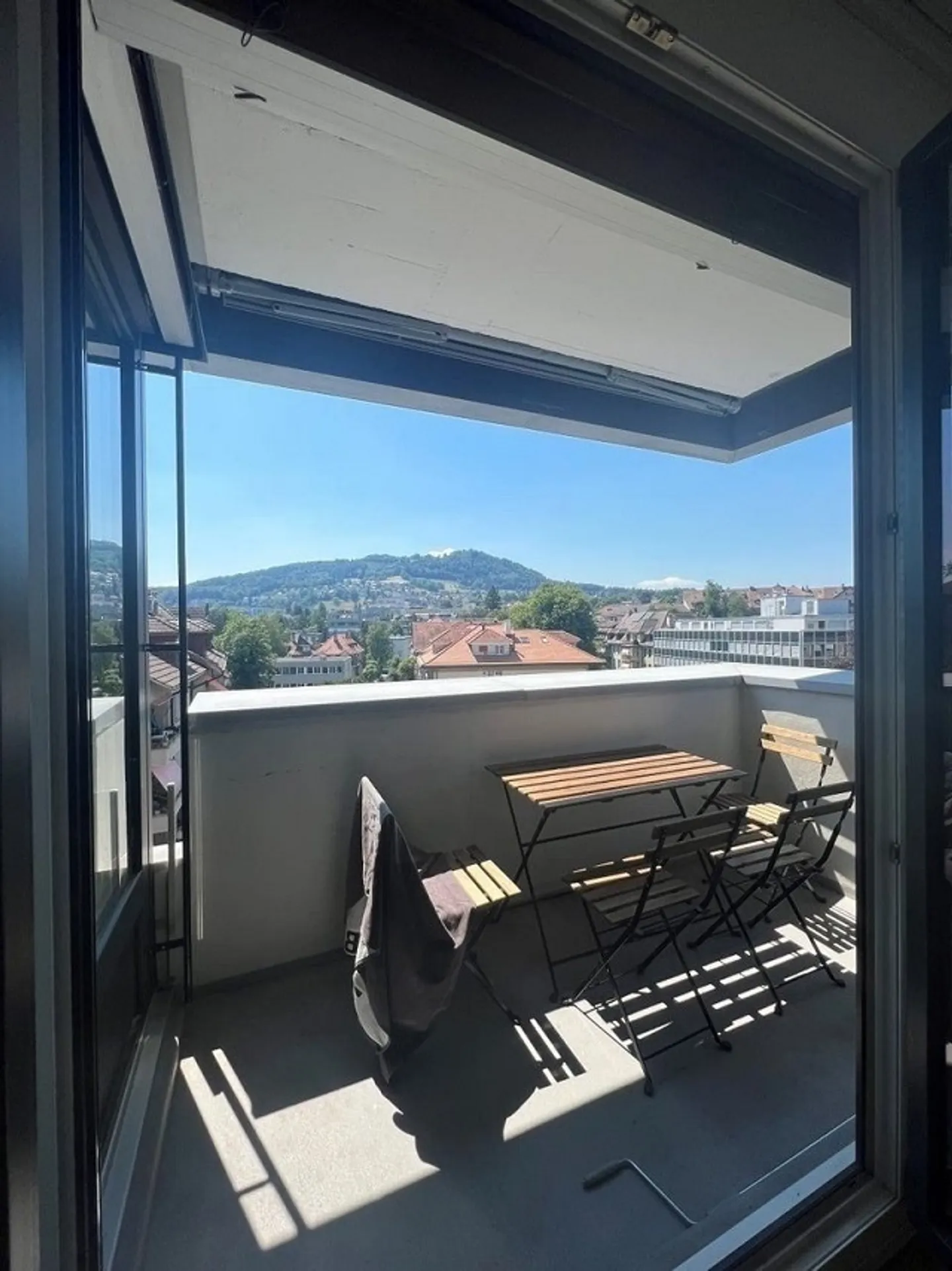 Apartment for rent - Photo 3 of 9