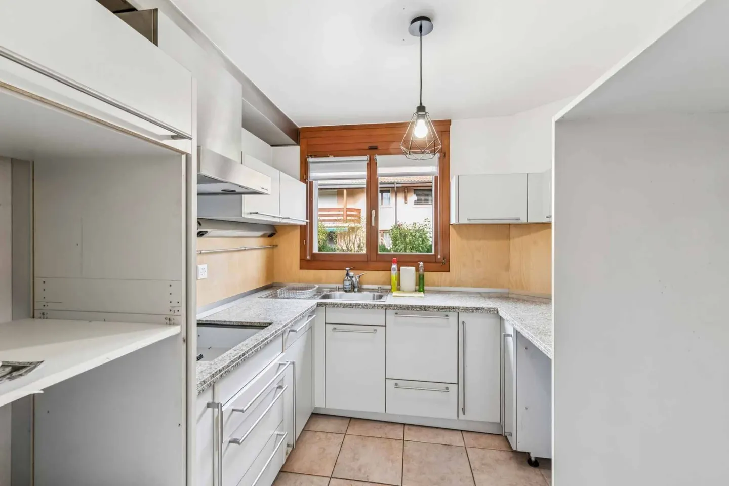 Schöne Familienvilla, in absoluter Ruhe und nur wenige Schritte vom See entfernt - Foto 4 von 11