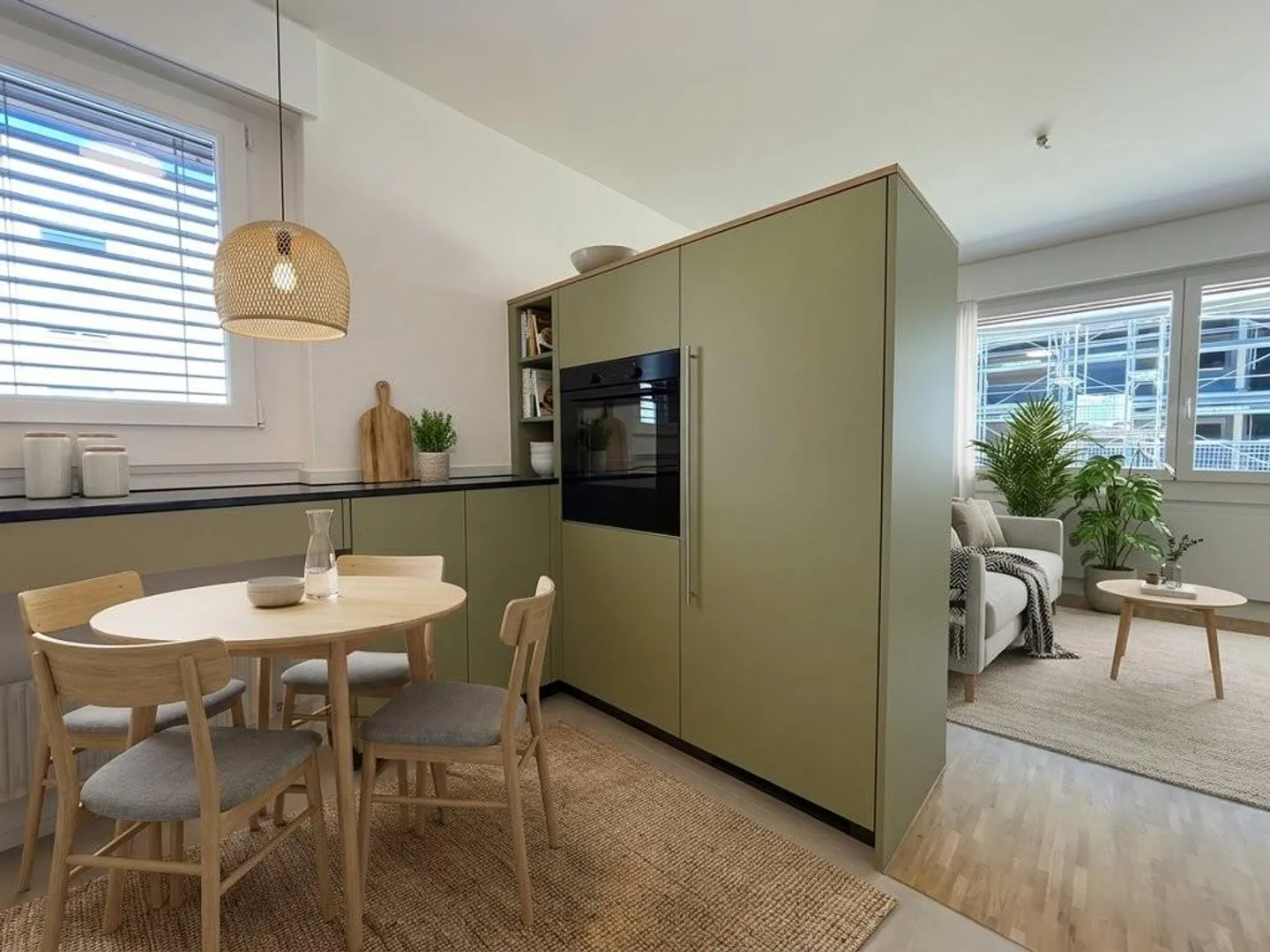 Modern 3.5-room ground floor apartment with garden seating area in Münsingen - Photo 2 of 7