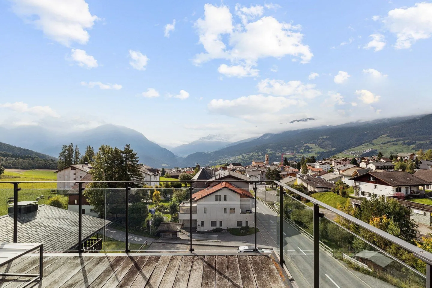 Il panorama alpino incontra l'eleganza moderna - Foto 3 di 4