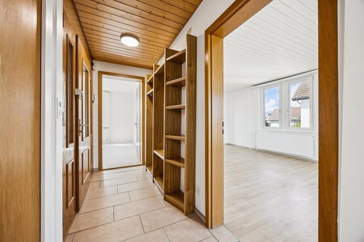Vielseitiges Mehrfamilienhaus - Foto 4 von 8