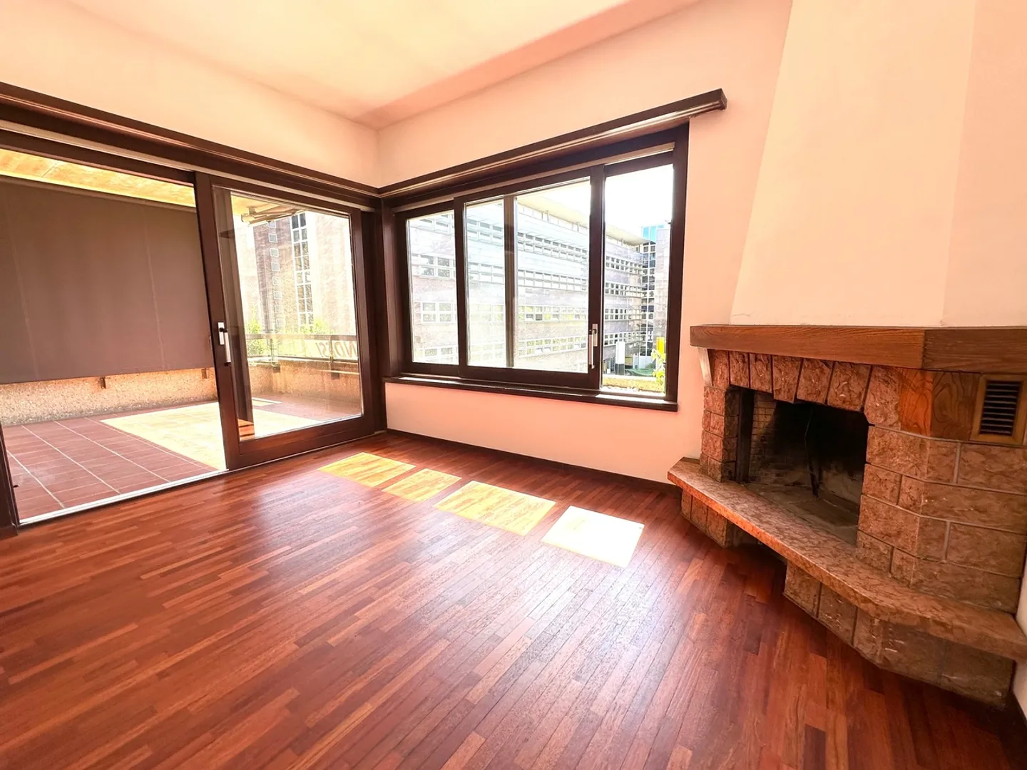 Bel appartement de 3,5 pièces avec vue sur le lac - Photo 2 sur 9