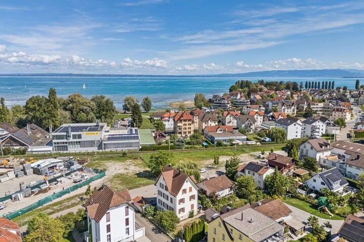 Vielseitiges Mehrfamilienhaus - Foto 1 von 8