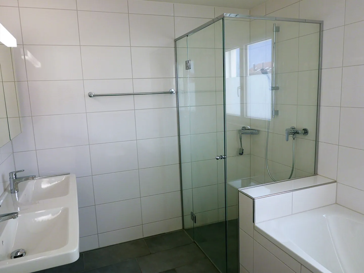 Appartement moderne 4.5 pièces avec balcon - Photo 3 sur 8