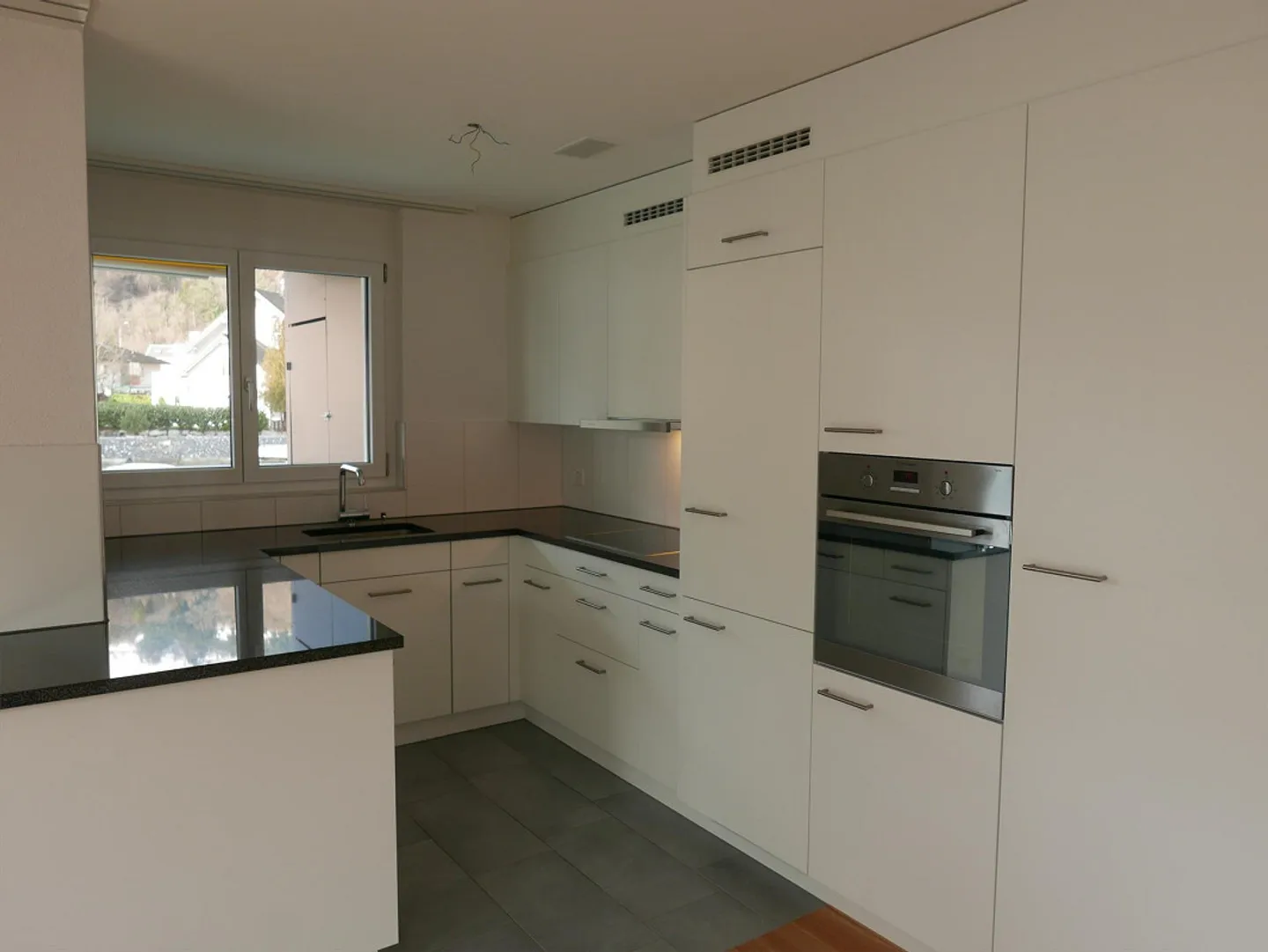 Appartement moderne 4.5 pièces avec balcon - Photo 4 sur 8