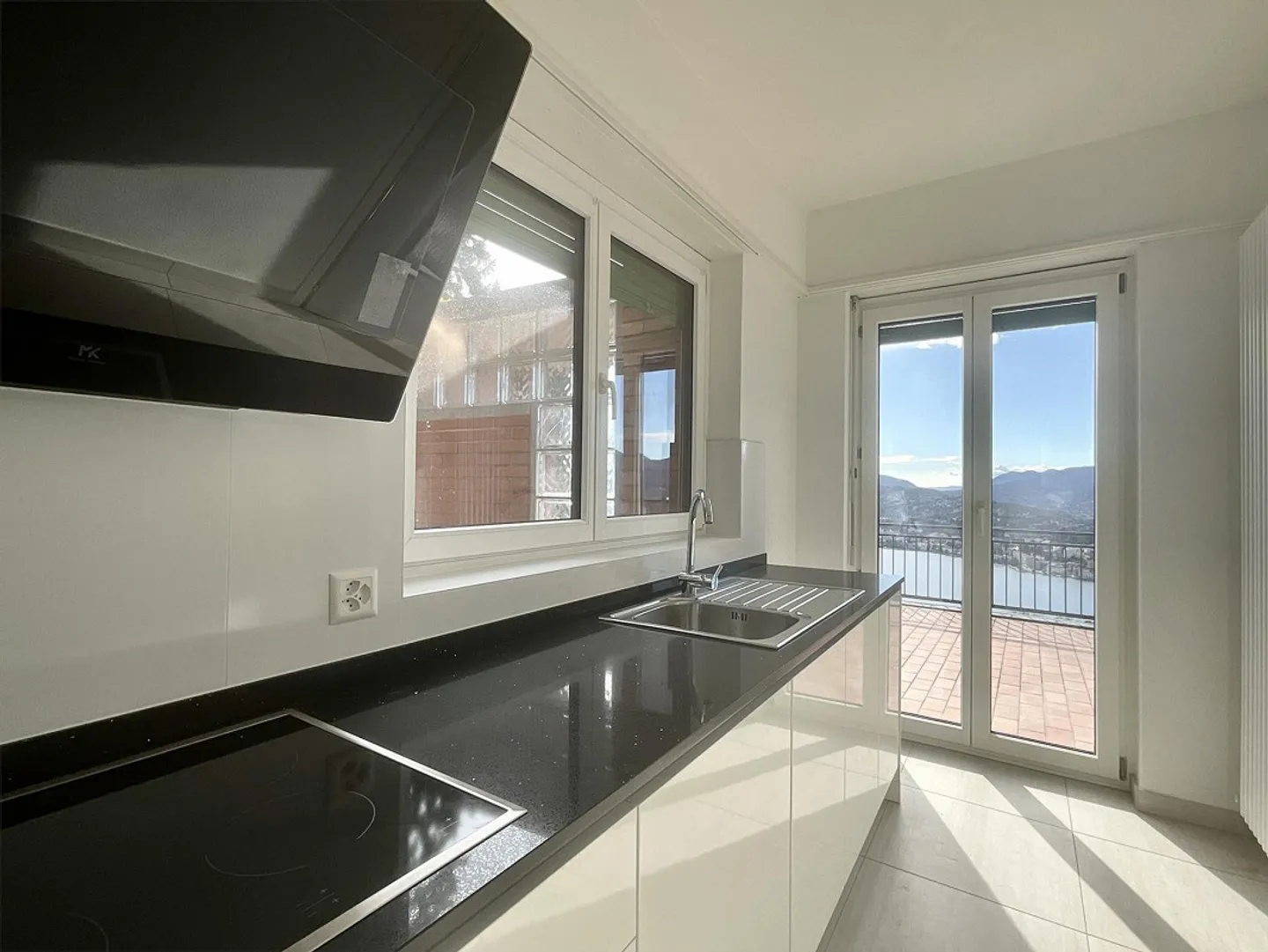 ALDESAGO - ZU VERMIETEN 4.5-ZIMMER-WOHNUNG MIT SEEBLICK UND GROSSER TERRASSE - Foto 6 von 13