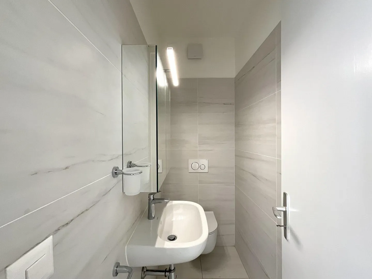 ALDESAGO - ZU VERMIETEN 4.5-ZIMMER-WOHNUNG MIT SEEBLICK UND GROSSER TERRASSE - Foto 7 von 13