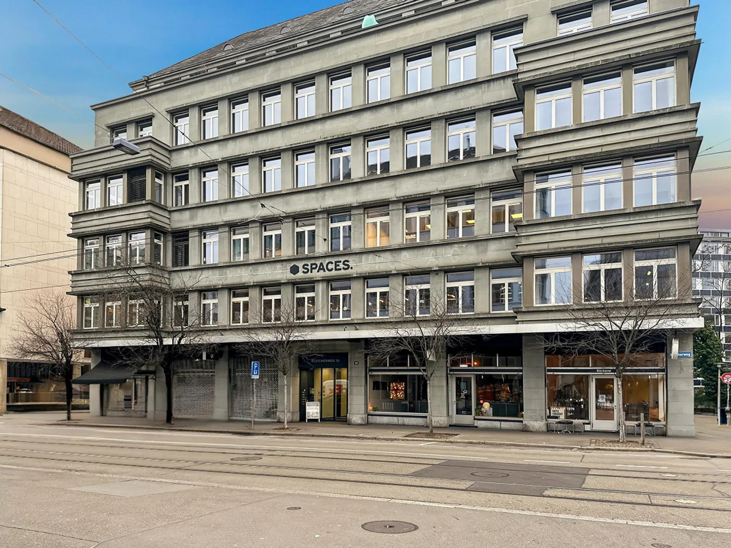 Spazi di lavoro flessibili con scrivania privata in Spaces Bleicherweg - Foto 2 di 7