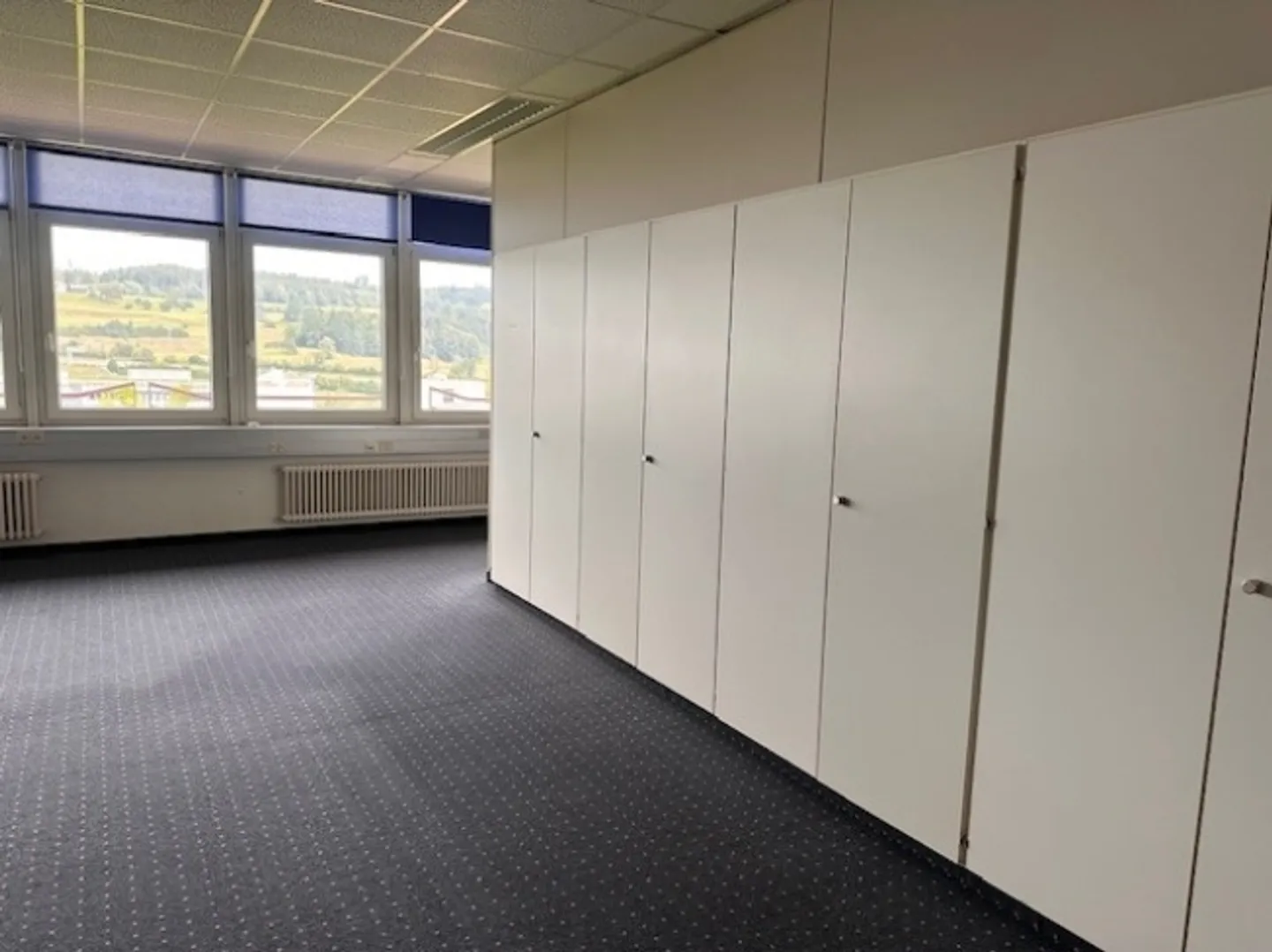 Air-conditioned offices with a view for rent - Photo 5 of 11