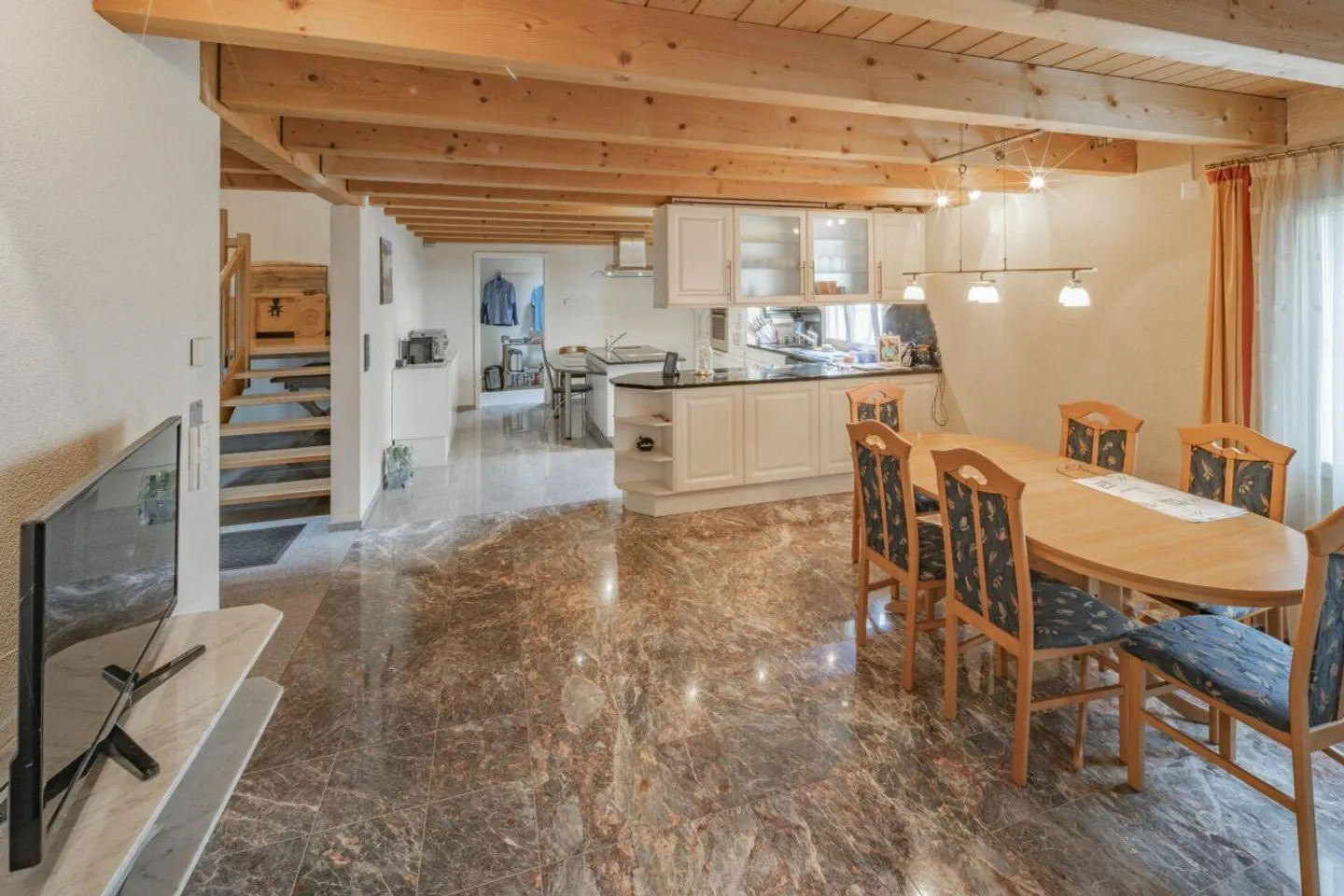Modernes 6½-Zimmer-Einfamilienhaus mit 219 m² - Foto 3 di 20