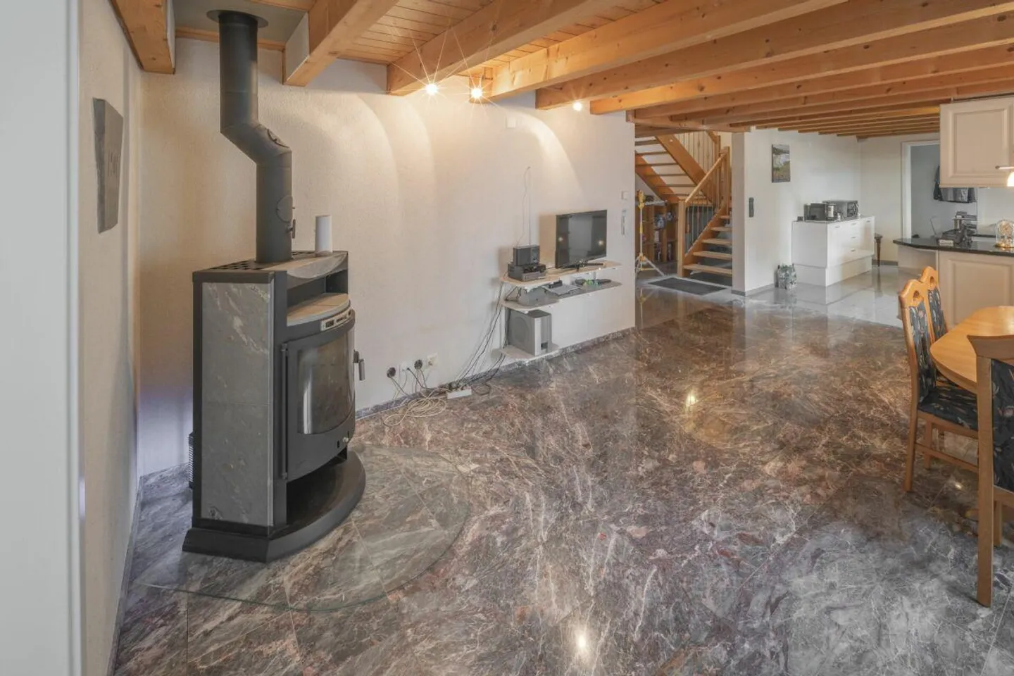 Modernes 6½-Zimmer-Einfamilienhaus mit 219 m² - Foto 4 di 20