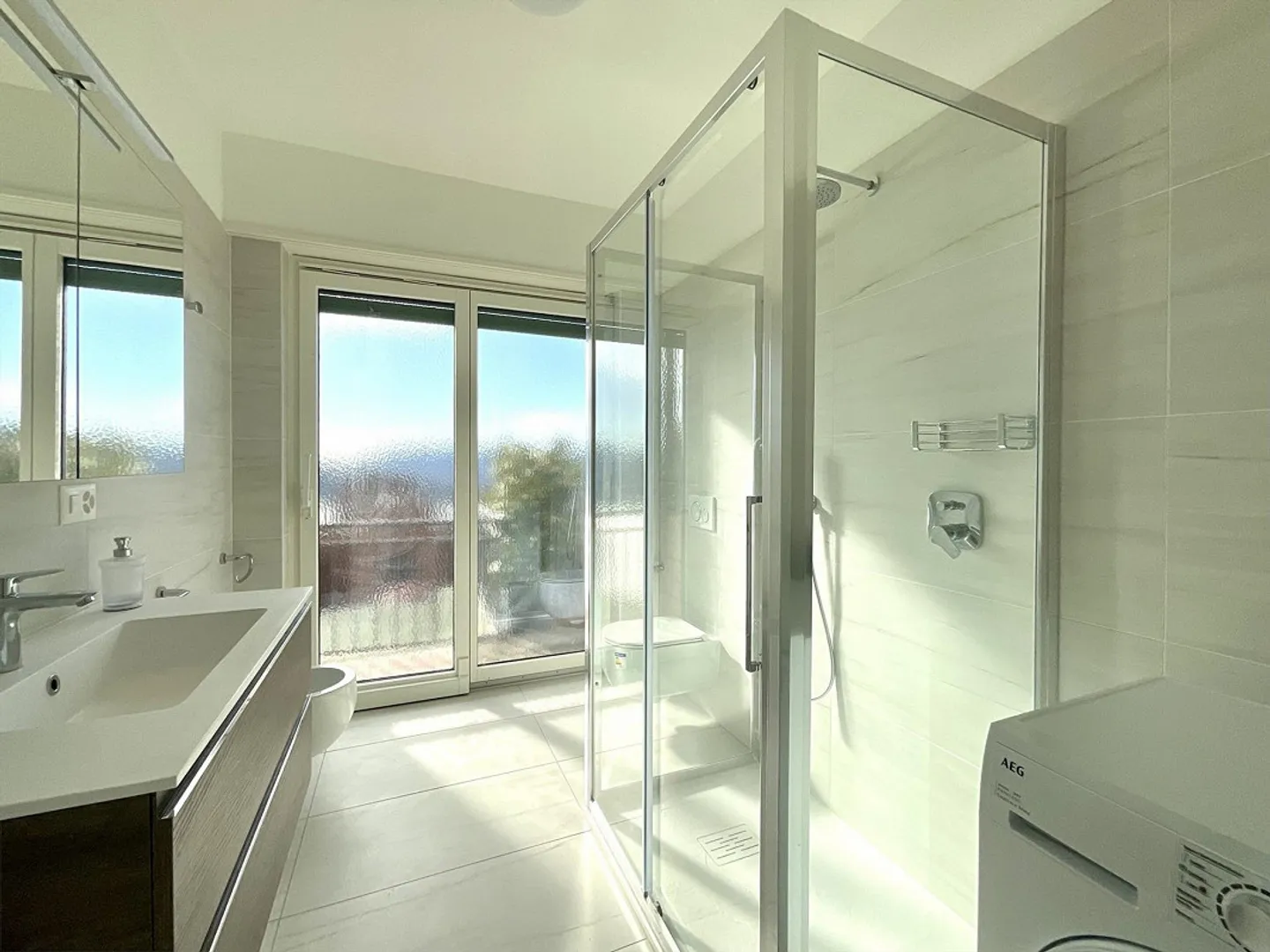 ALDESAGO - ZU VERMIETEN 4.5-ZIMMER-WOHNUNG MIT SEEBLICK UND GROSSER TERRASSE - Foto 11 von 13