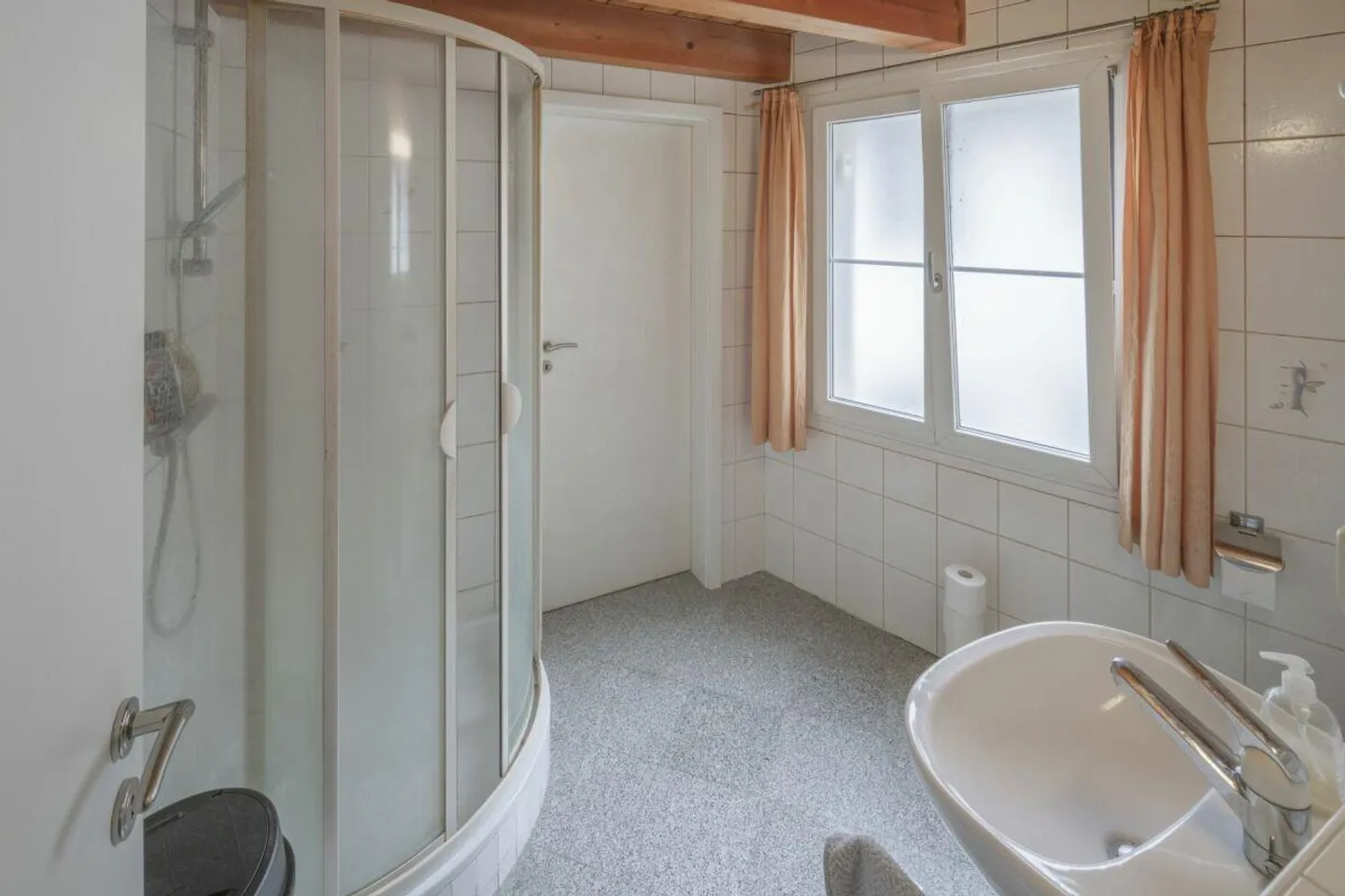 Modernes 6½-Zimmer-Einfamilienhaus mit 219 m² - Foto 5 di 20