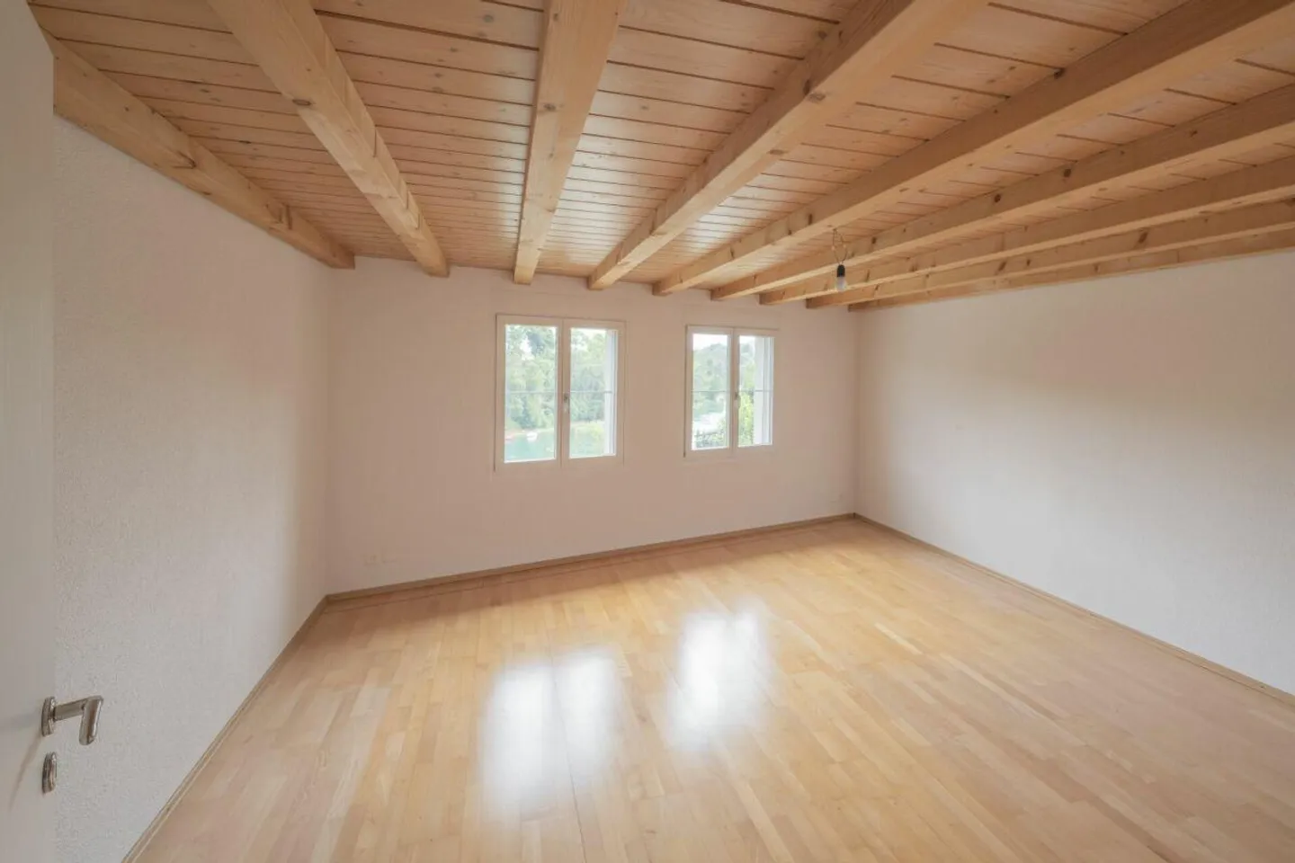 Modernes 6½-Zimmer-Einfamilienhaus mit 219 m² - Foto 8 di 20