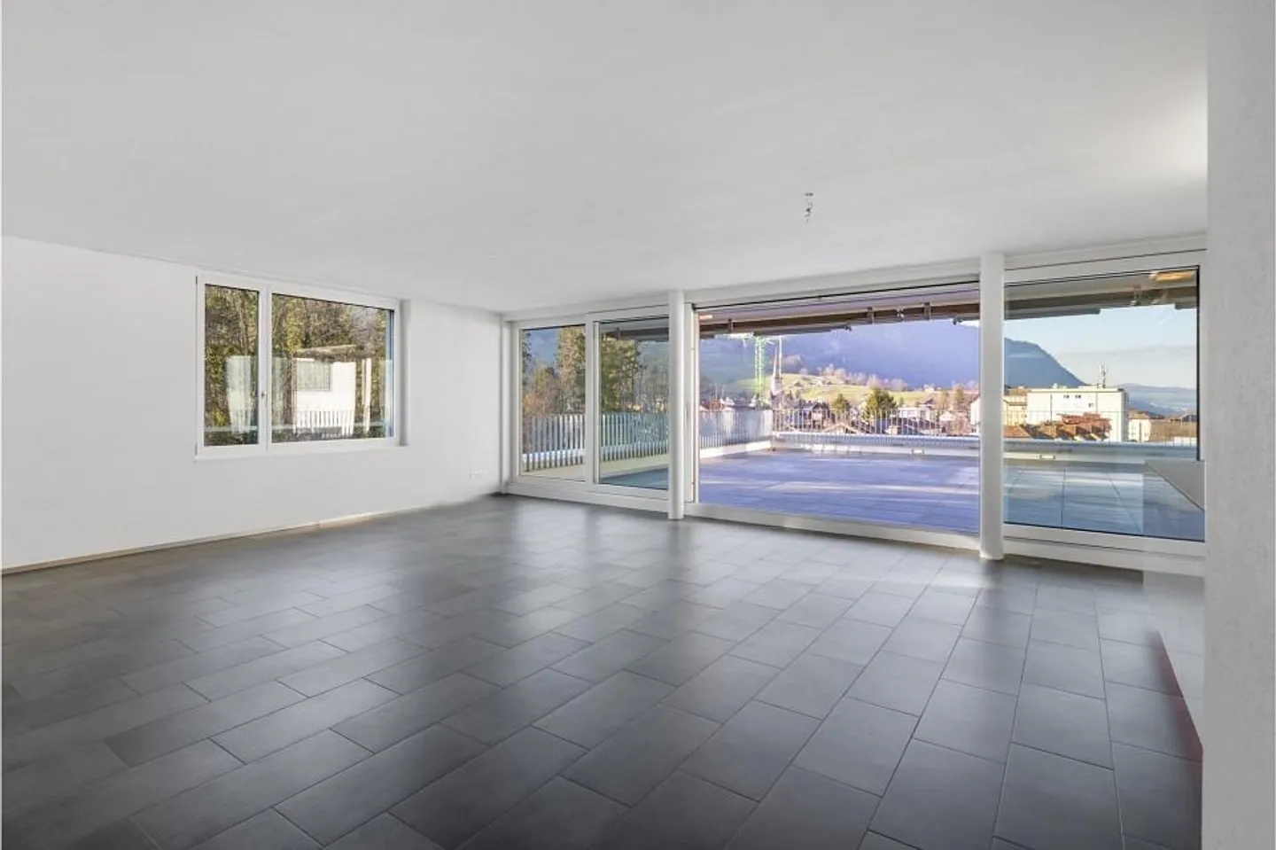 Appartamento attico di 5,5 stanze con terrazza spaziosa - Foto 2 di 6