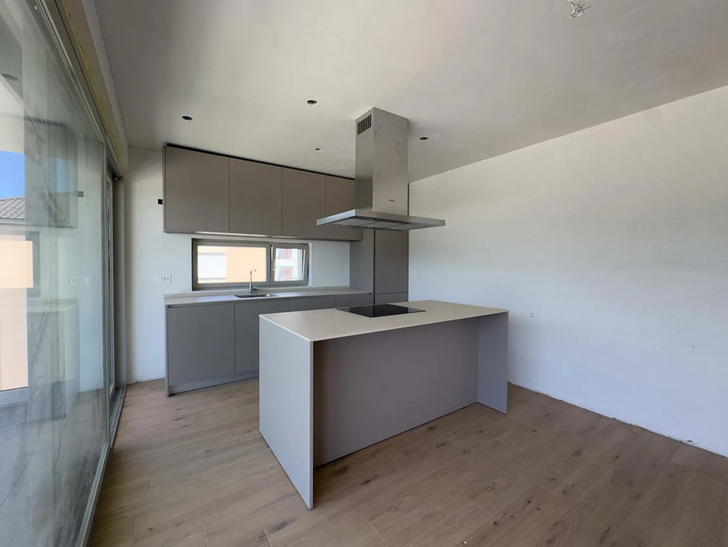 Newly built apartment in Vezia - Photo 2 of 8