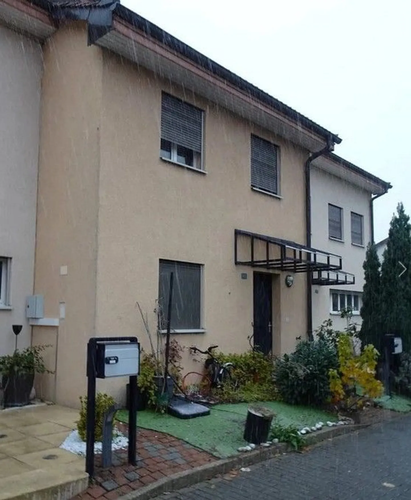 Auction Property with Garden - Photo 1 of 13