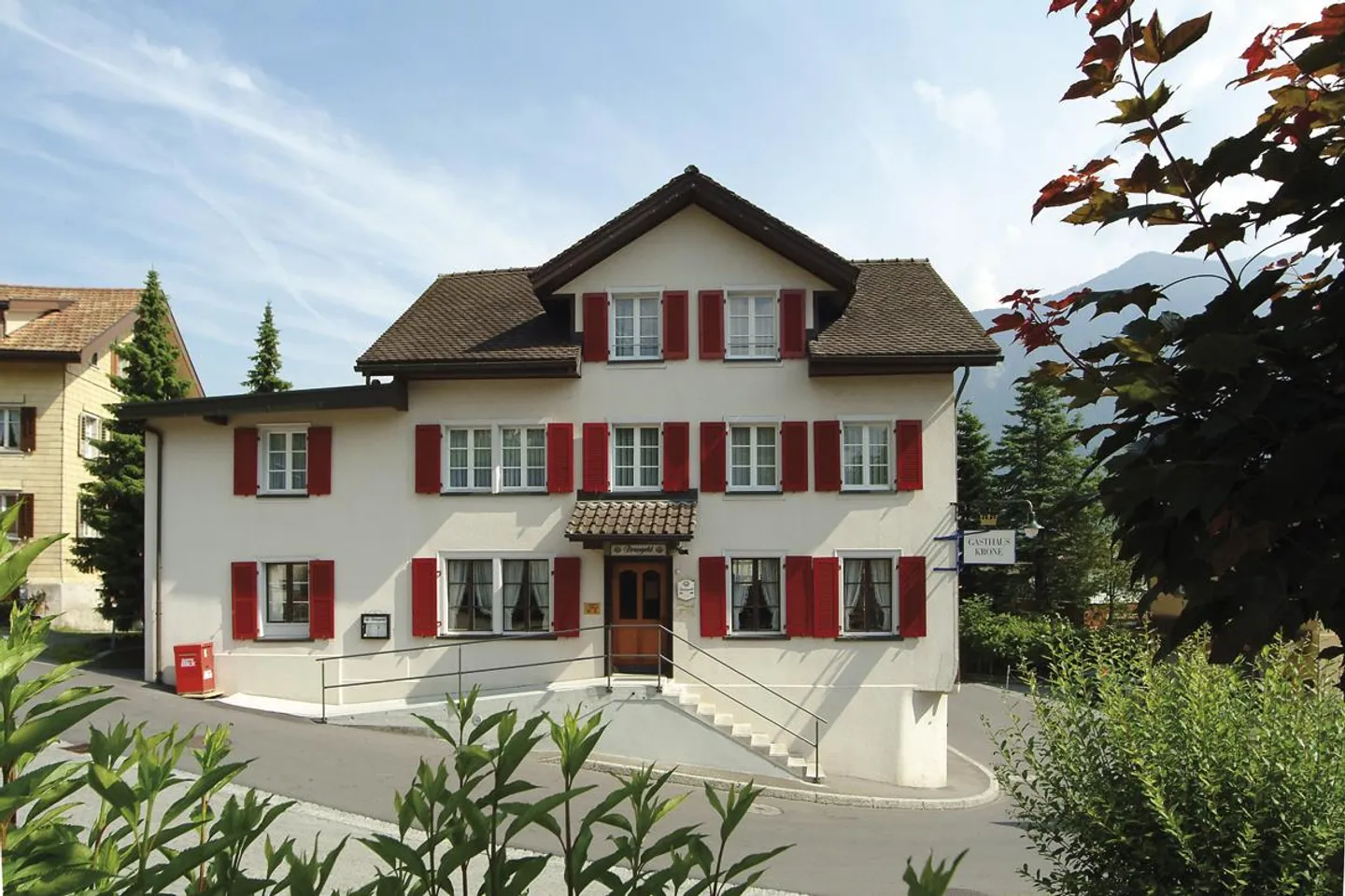 Renowned hotel in the canton of Uri for sale - Photo 1 of 15