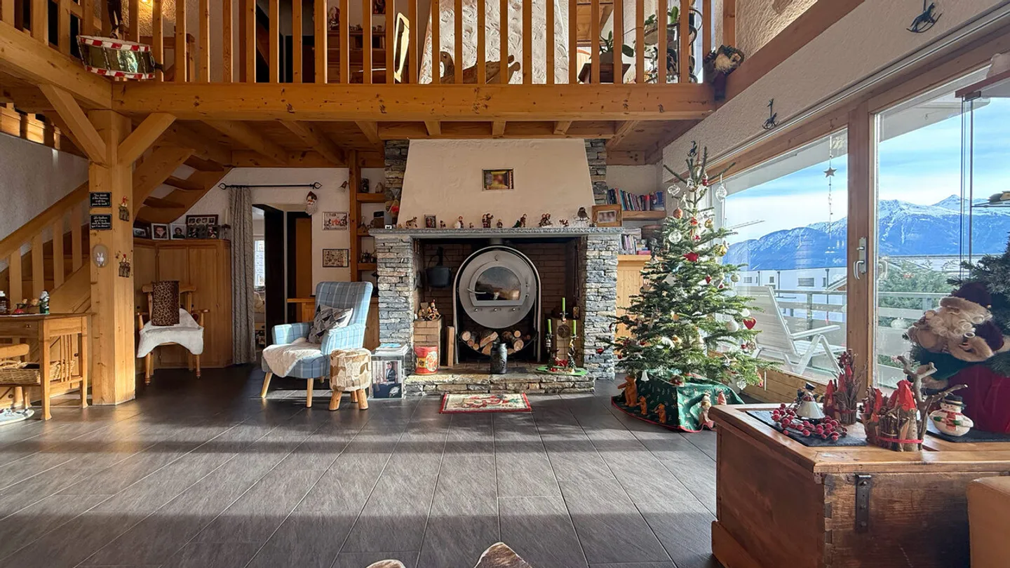 Family Chalet with Independent 3.5-Room Apartment for Sale in Chermignon d'en Haut - Bouillèt / Maze Area - Photo 3 of 16