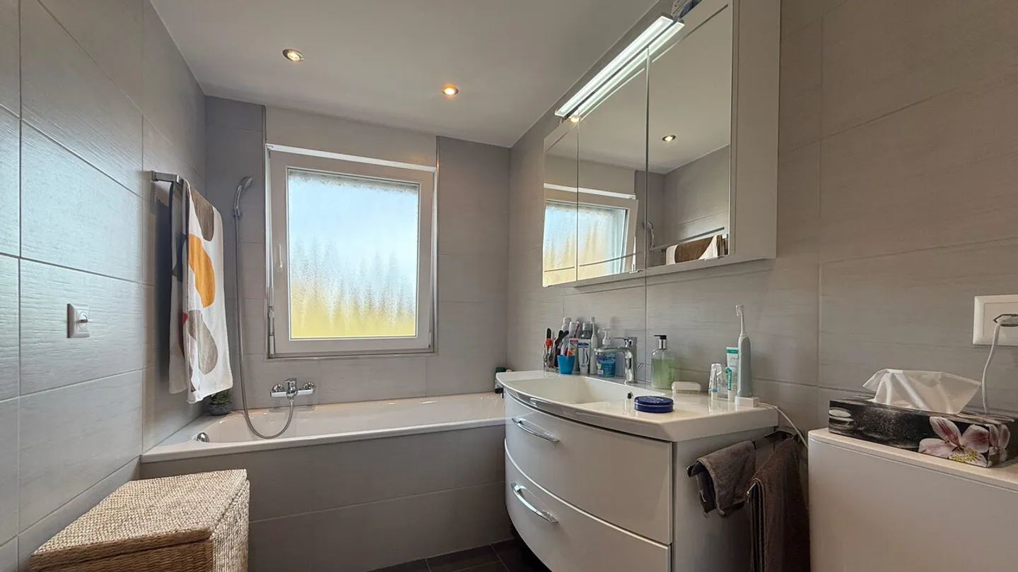 Family Chalet with Independent 3.5-Room Apartment for Sale in Chermignon d'en Haut - Bouillèt / Maze Area - Photo 9 of 16