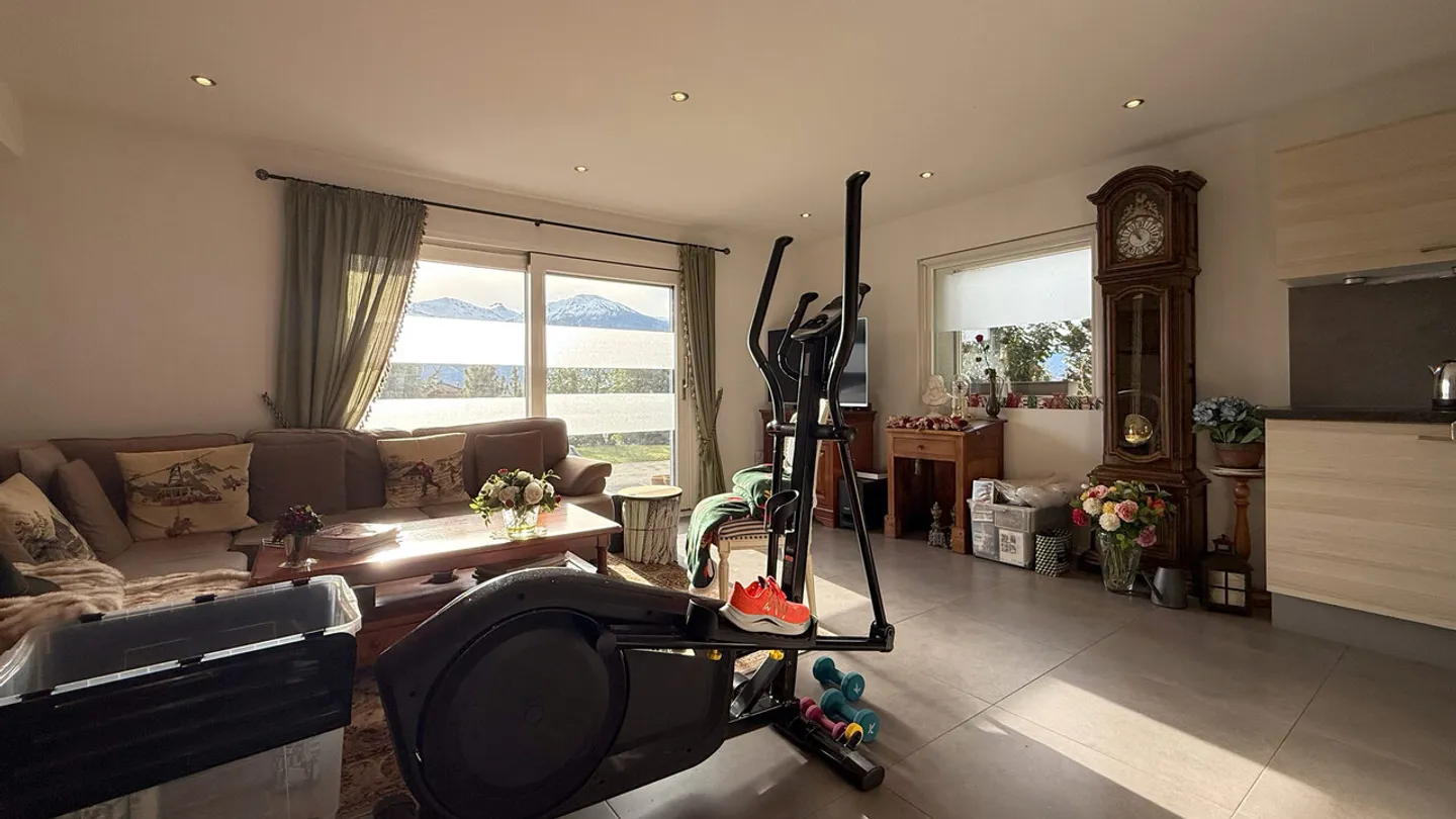 Family Chalet with Independent 3.5-Room Apartment for Sale in Chermignon d'en Haut - Bouillèt / Maze Area - Photo 11 of 16