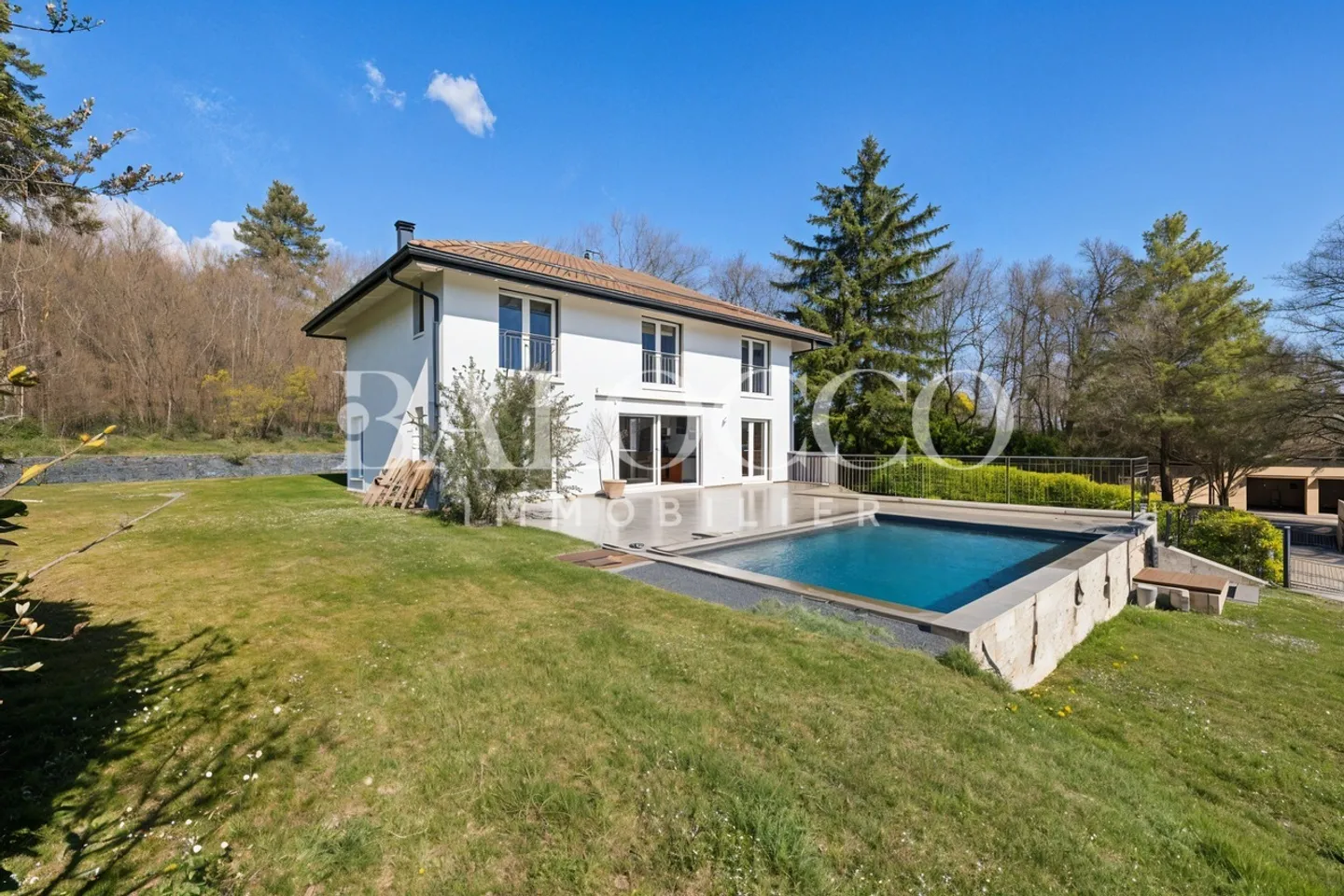 Villa mit Seeblick und Pool - Foto 1 von 6