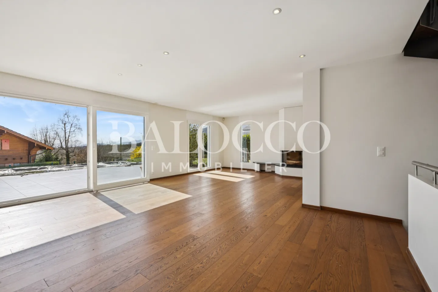 Villa mit Seeblick und Pool - Foto 2 von 6