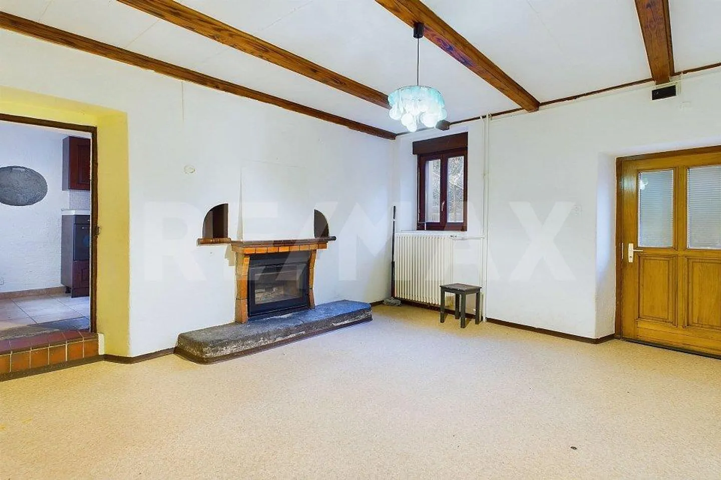 Propriété avec le potentiel de créer une oasis de paix et de tranquillité - Photo 3 sur 13