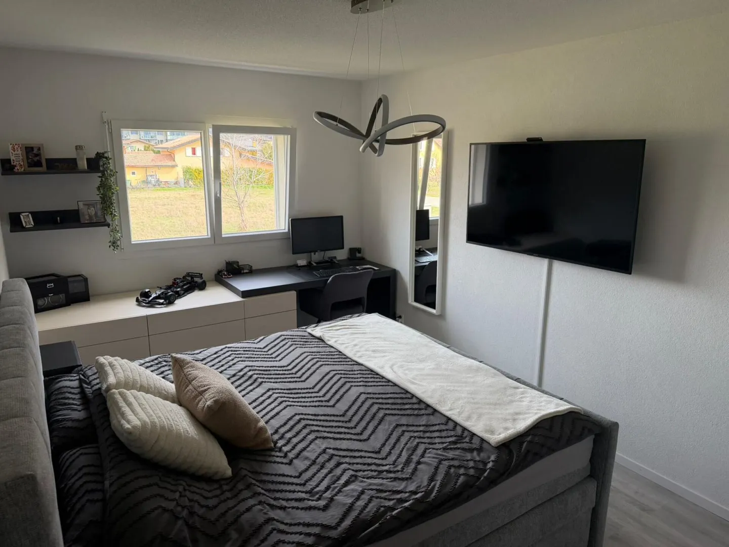 Spacious and bright 3.5-room apartment with large terrace in Saxon - Photo 4 of 16