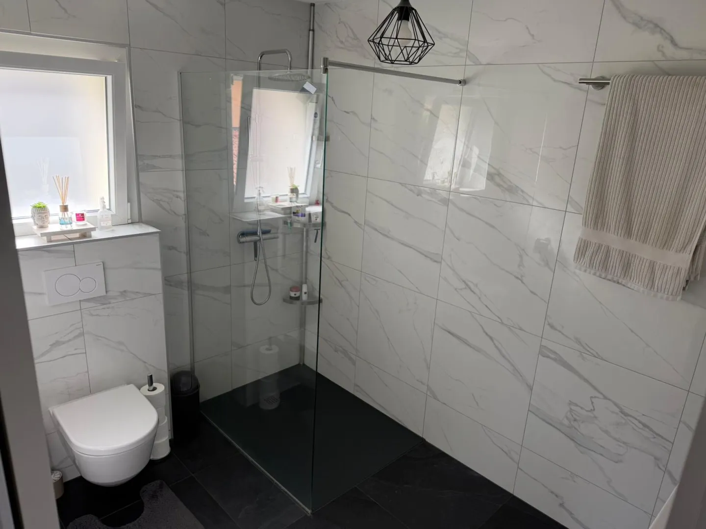 Spacious and bright 3.5-room apartment with large terrace in Saxon - Photo 8 of 16