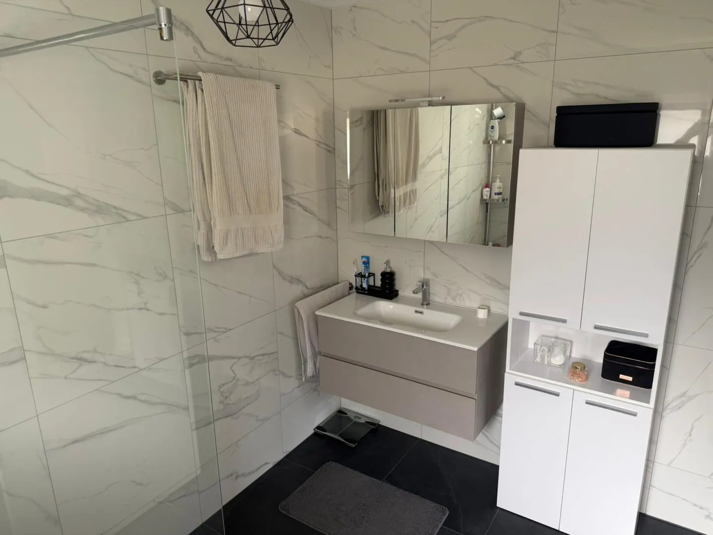 Spacious and bright 3.5-room apartment with large terrace in Saxon - Photo 10 of 16