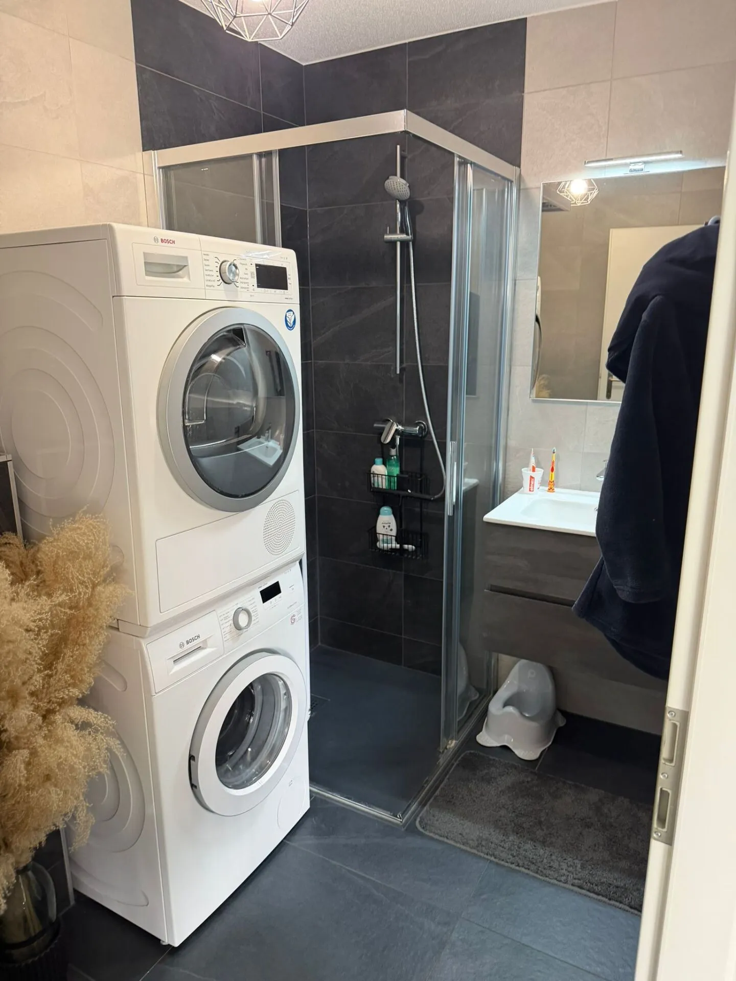 Spacious and bright 3.5-room apartment with large terrace in Saxon - Photo 11 of 16