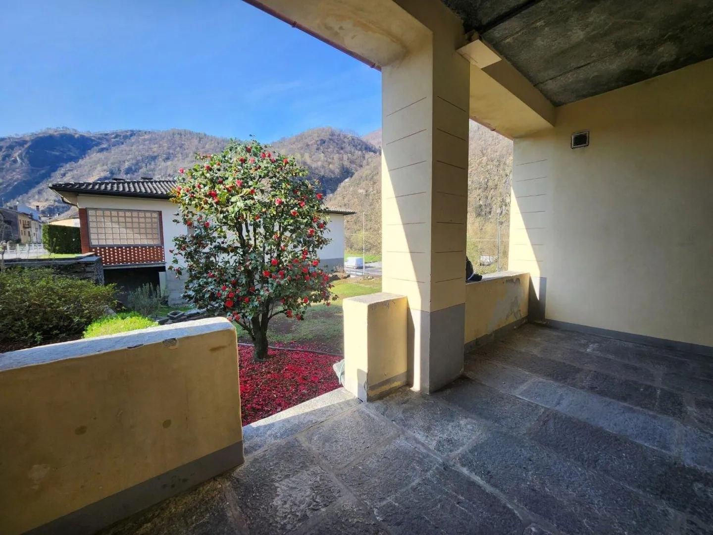 Casa storica plurifamiliare con rustico nel cuore di Avegno - Foto 6 di 12