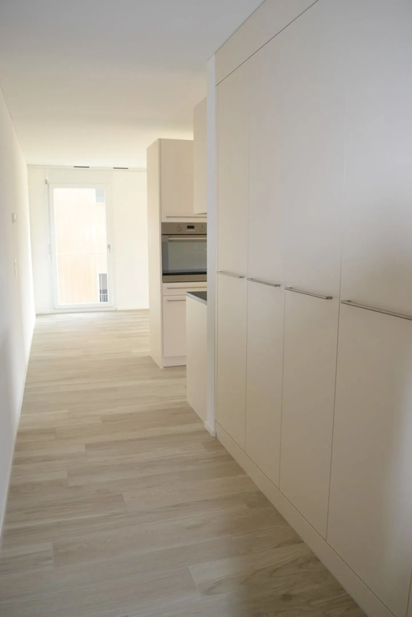 Moderno appartamento di 4,5 stanze con loggia nel Jardin du Paradis in affitto - Foto 3 di 12
