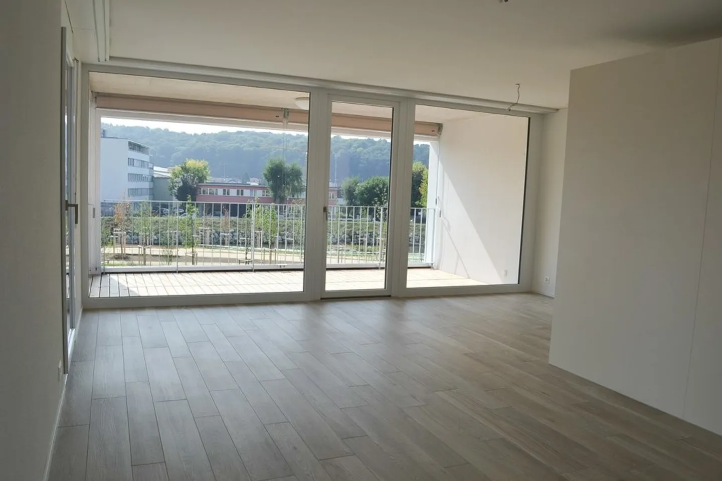 Moderno appartamento di 4,5 stanze con loggia nel Jardin du Paradis in affitto - Foto 4 di 12