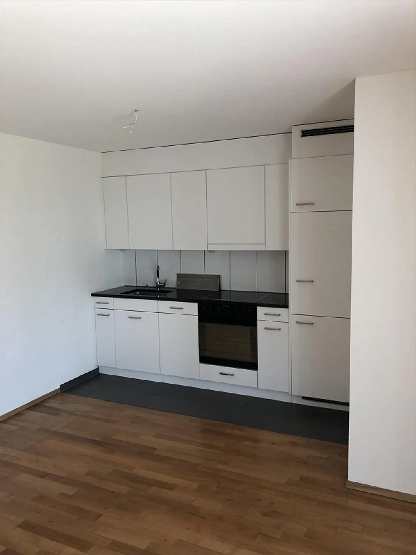 Beautiful apartment in a central location - Photo 3 of 6