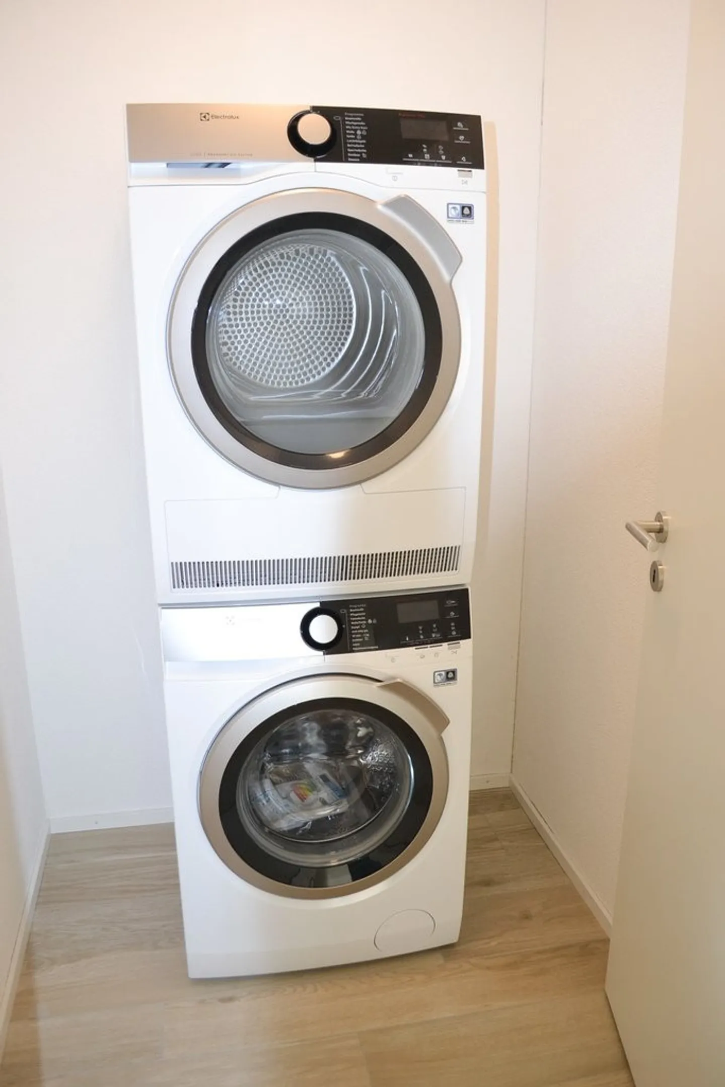 Moderno appartamento di 4,5 stanze con loggia nel Jardin du Paradis in affitto - Foto 5 di 12