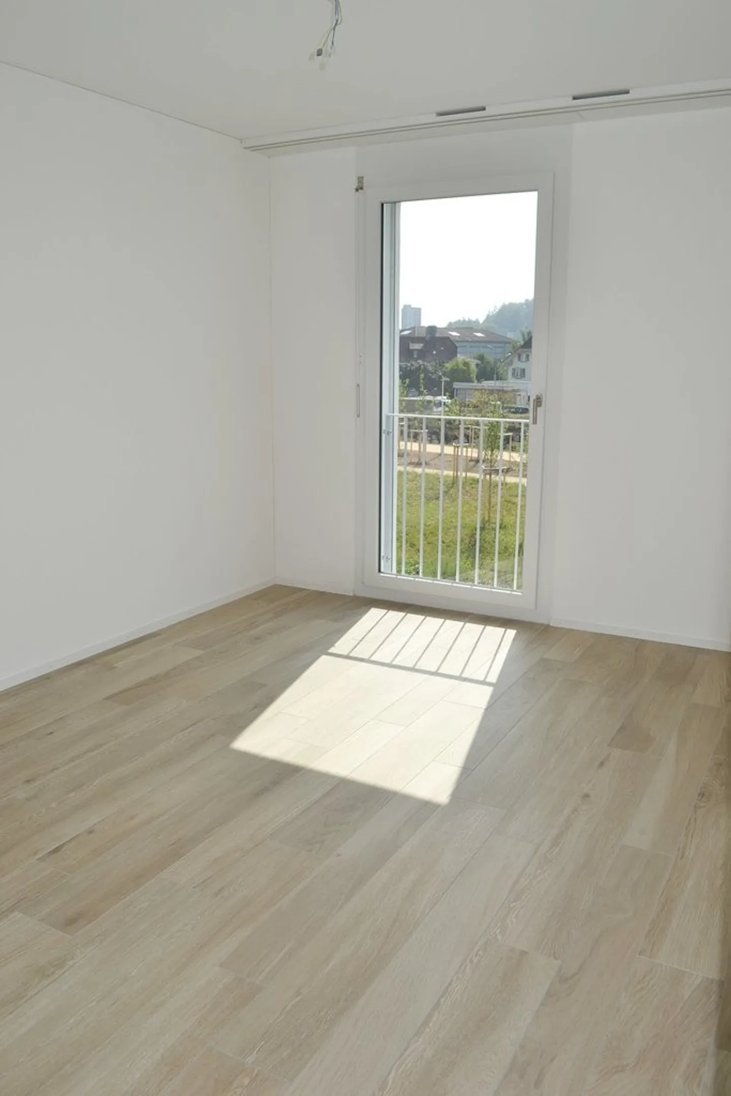 Moderno appartamento di 4,5 stanze con loggia nel Jardin du Paradis in affitto - Foto 6 di 12