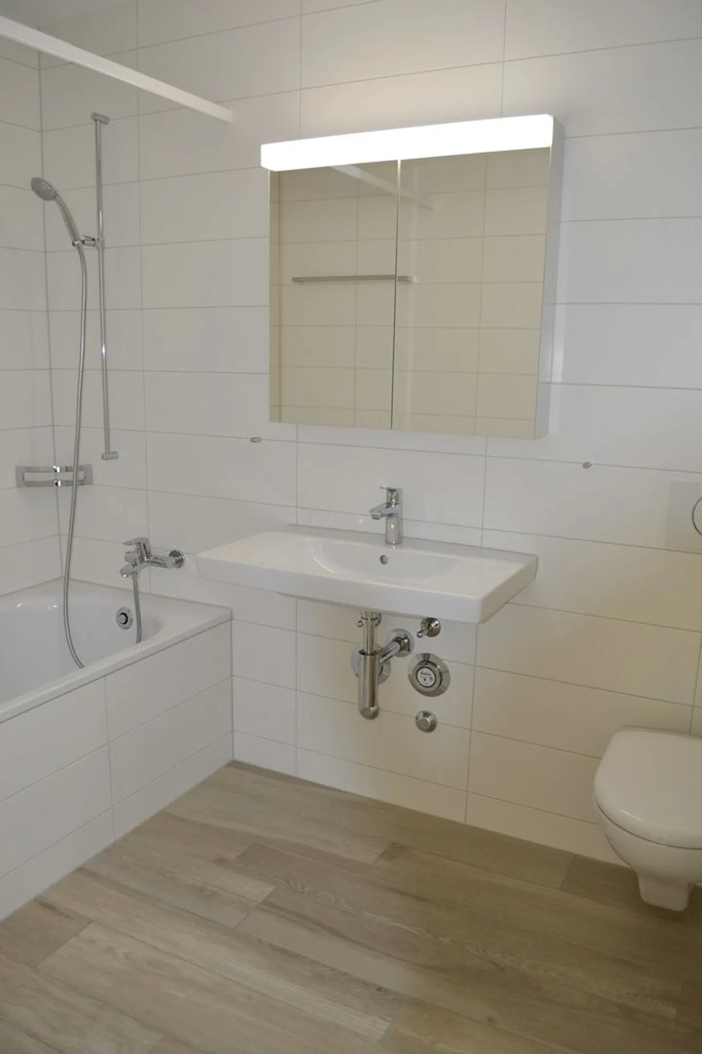 Moderno appartamento di 4,5 stanze con loggia nel Jardin du Paradis in affitto - Foto 8 di 12