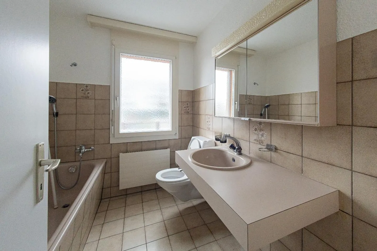 1.5 Zi-Single-Wohnung mit grossem Rasenanteil - Foto 4 von 5