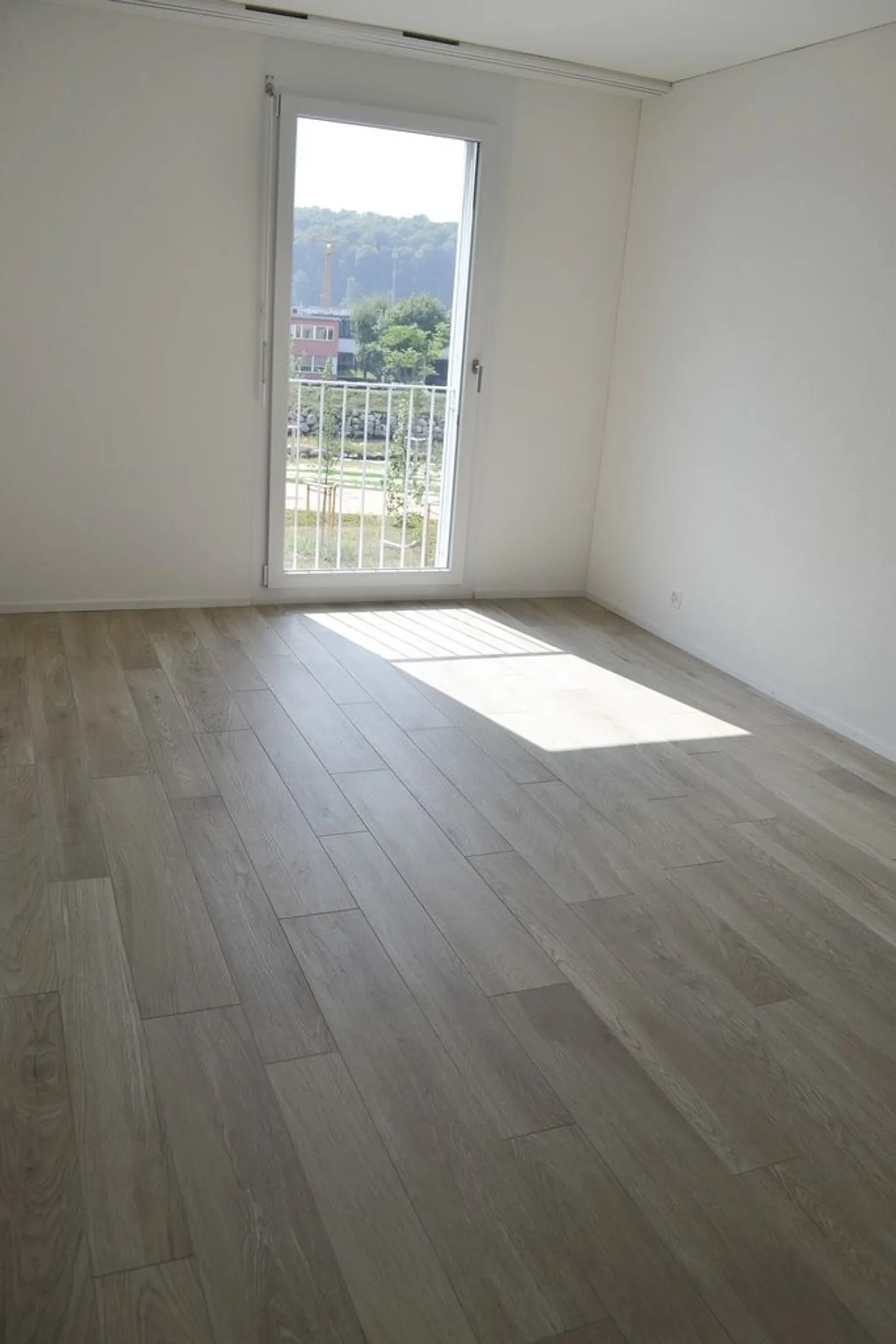 Moderno appartamento di 4,5 stanze con loggia nel Jardin du Paradis in affitto - Foto 7 di 12